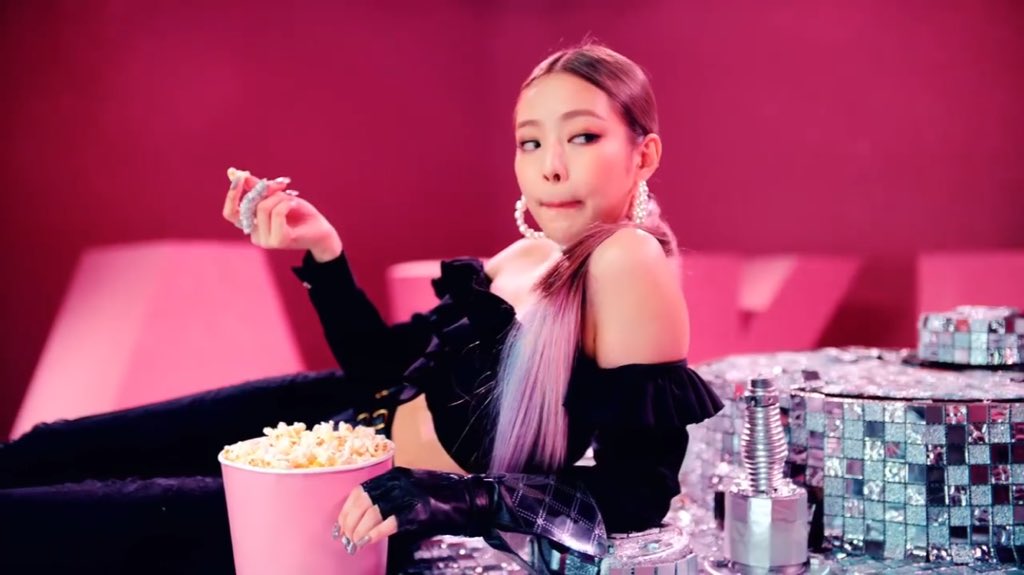 jendeukiekie's tweet photo. “I’m a boss b*tch”

“Say life’s a b*tch, but mine’s a movie”

-Savage Queen Mademoiselle Kim Jennie (2018)

#SQUAREUP_BLACKPINK https://t.co/vHGZuPgFQf