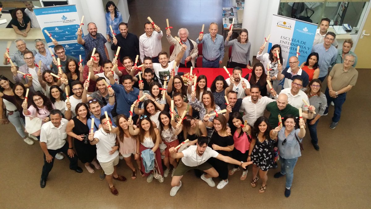 ComillasEUEFsjd's tweet photo. ¡Enhorabuena a todos por vuestro juramento de buen hacer profesional! Sois grandes profesionales de #Enfermería y #Fisioterapia https://t.co/UQ0Aowlbxi