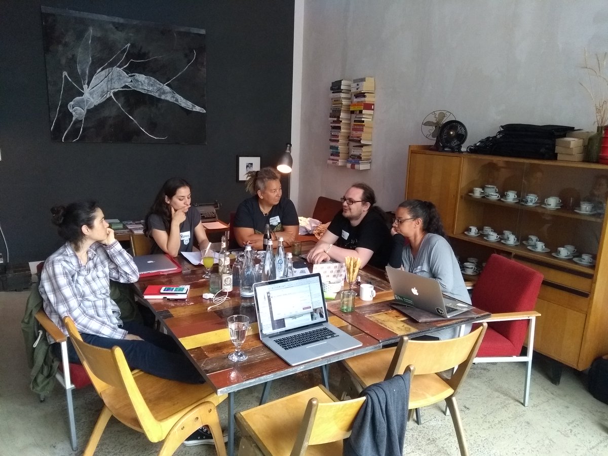 demokratielabs's tweet photo. Die Gruppen haben sich gefunden und starten direkt mit der Arbeit: Zu den Themen #Datenschutz, #Fördergelder und Einfluss von #Jugendarbeit auf die Gesellschaft suchen wir Daten und spannende Stories! #DataExpedition https://t.co/kb9ZHJHGCD
