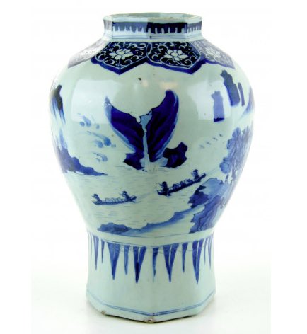 IT’S SUMMERTIME AT THE VENDUEHUIS 
#summerauction 
LOT 3008 blauw wit vaas, ca. 1640, H 31 cm.
Geheel gerestaureerd, geen deksel. € 1.500,00 € 2.000,00
info@venduehuis.com +31 070 365 88 57
Catalogus: 
wavemaker.venduehuis.com/auction?auctio…