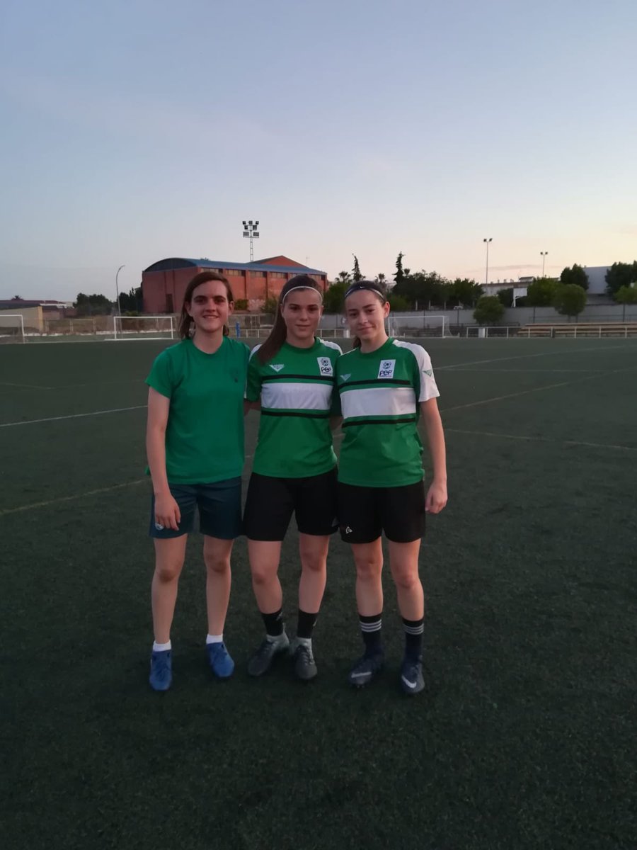 CFVillanoFem's tweet photo. CONVOCATORIA SELECCION EXTREMEÑA SUB-16. 
El talento, con el esfuerzo, el compromiso y el trabajo de todos al final da sus frutos. Maria Godoy, Maria Barquero y Andrea Quintana son convocadas una vez más con la Selección Extremeña pra disputar la Womens Cup De Badajoz. https://t.co/iI9zJLI7UM
