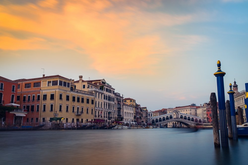marekkaczkowski's tweet photo. Ponte di Rialto #venice #italy #landmark #canal #europe #gondola #travel #bridge #architecture #grand #water #venezia #tourism #sunset #venetian #romantic #italian #boat #cityscape #sky #city #sea #rialto #vacation #blue #building #historic #old #european #famous #summer #ponte https://t.co/ridffACG0g