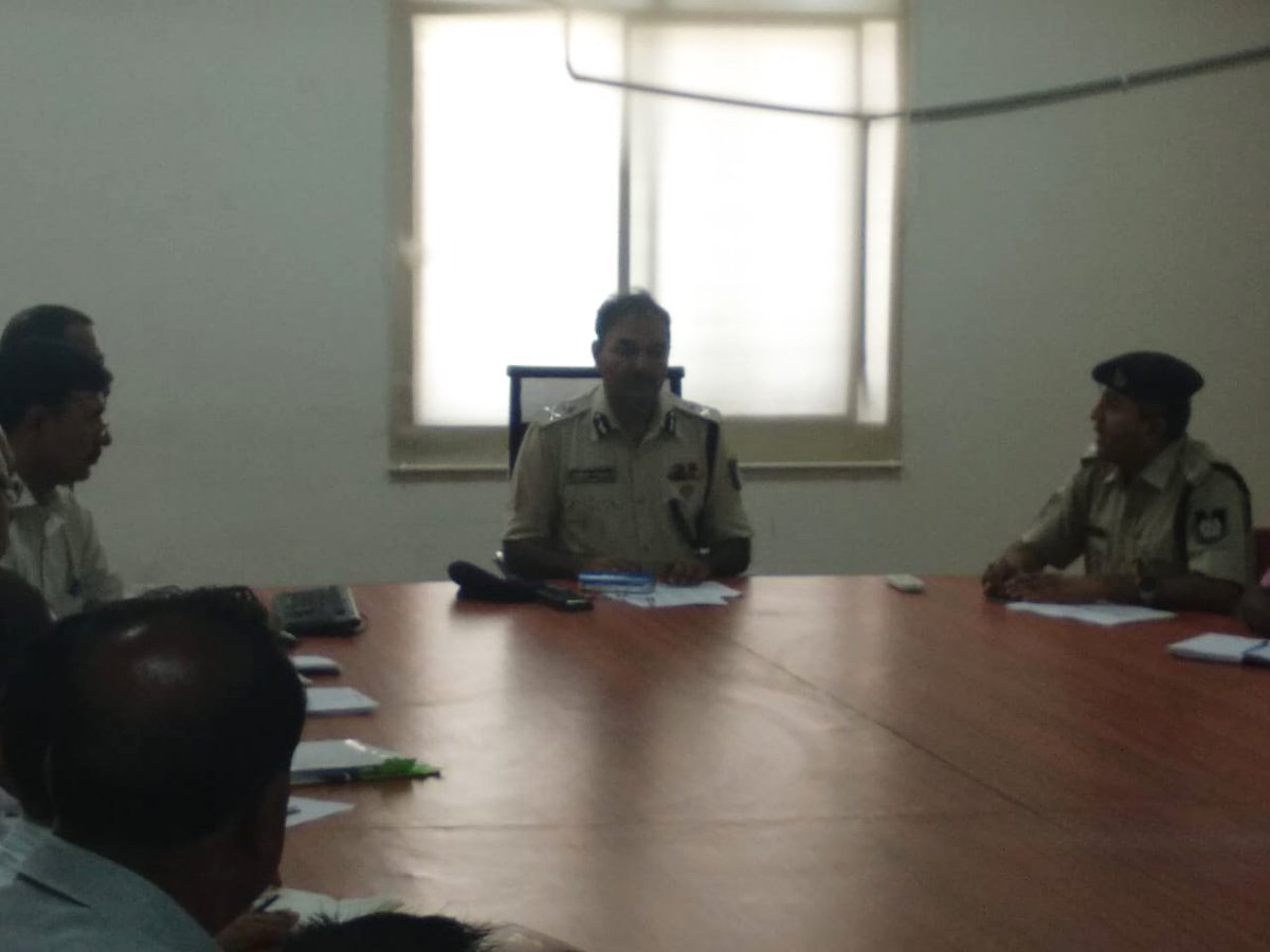 IGP_Bpl_Rural's tweet photo. Today organized meeting with DSB staff of Bhopal District in my office and discussed on law and order situation &amp; their requirement and problems. @PHQ_Editorial https://t.co/WhHf1wmBj2
