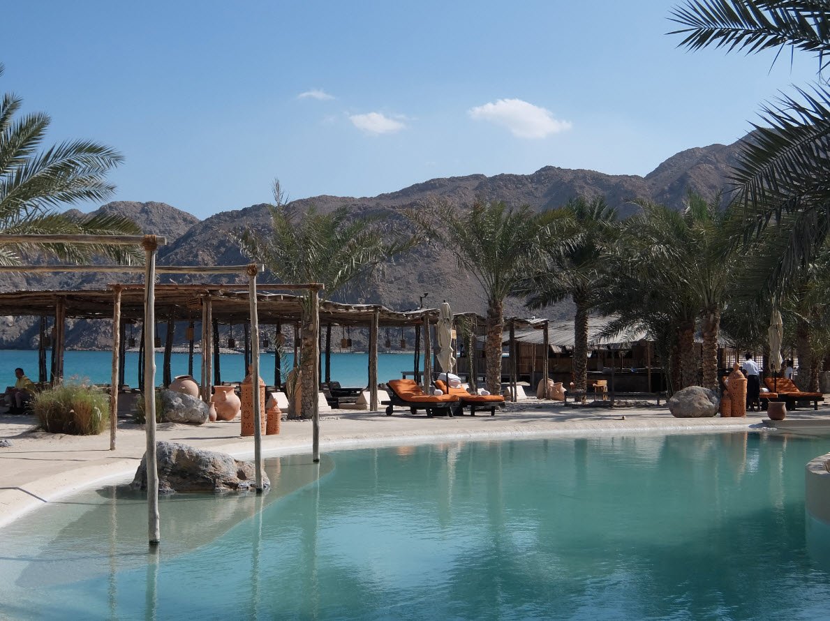 MagazineVoyages's tweet photo. Niché au Nord de la péninsule de Musandam, dans le sultanat d'Oman, se dresse le @ZighyBay . Cet hôtel splendide est idéalement placé, entre mer et montagnes. @OmanTourism #voyagesvoyages #Oman #MiddleEast #LuxuryTravel #tourism #Travel #Voyage #trip #relax #holiday #vacation https://t.co/KvU5MT0hBX