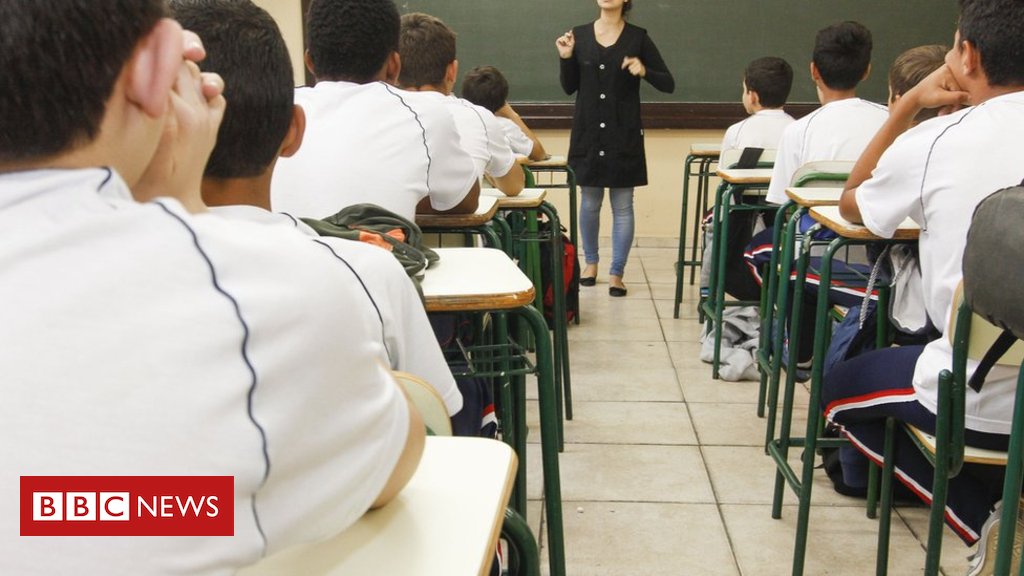 bbcbrasil's tweet photo. Salas lotadas e pouca valorização: ranking global mostra desgaste dos professores no Brasil https://t.co/hupqQ0s1T8 https://t.co/kmxwlEGOJP