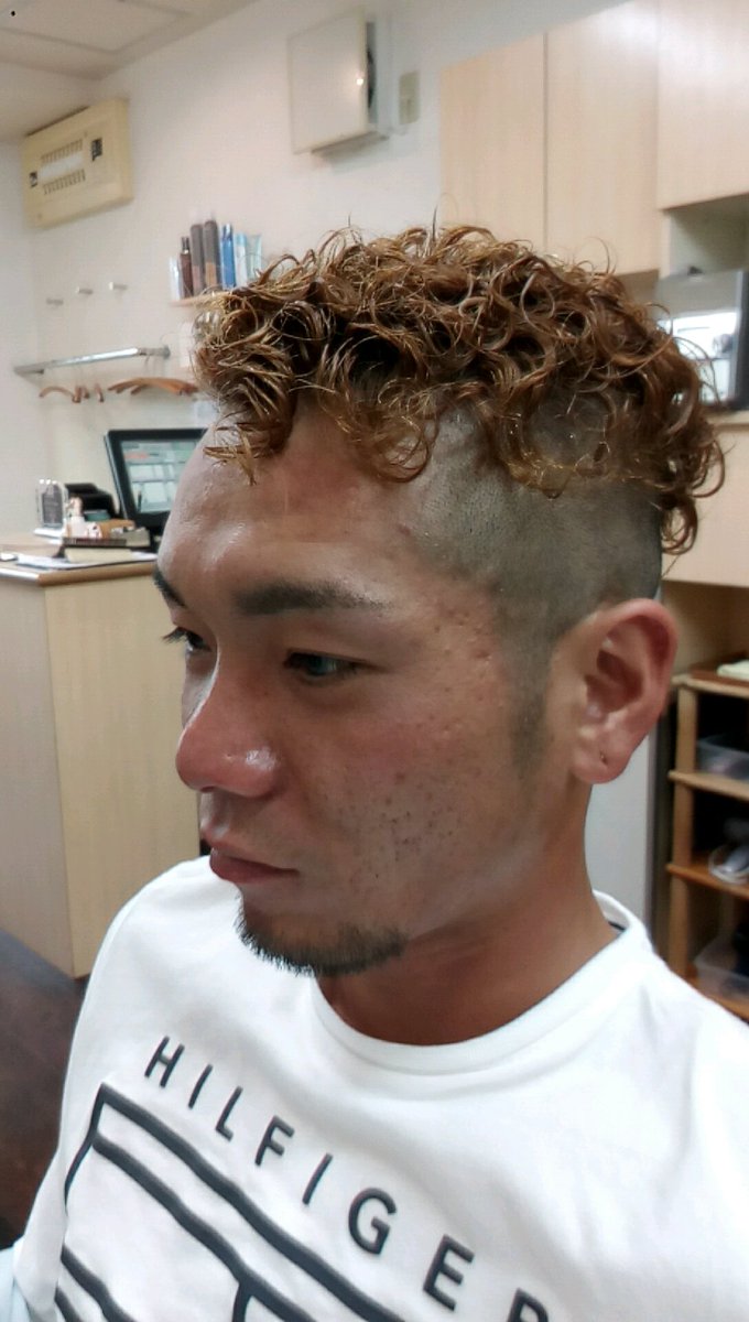 ট ইট র Haze Of Hair ヘイズ 今日のワンスタイル アシンメトリーモヒカンスタイルに ハイトーンカラー ハードパーマを施術した個性派スタイル 個人的に施術させて頂いて楽しかったです 有無を言わさず 目立ちます 笑 長時間の滞在 ホントに ট ইট র Haze Of Hair ヘイズ 今日のワンスタイル アシンメトリーモヒカンスタイルに ハイトーンカラー ハードパーマを施術した個性派スタイル 個人的に施術させて頂いて楽しかったです 有無を言わさず 目立ちます 笑 長時間の滞在 ホントに