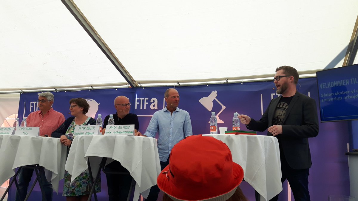 BetinaAgger's tweet photo. Debat om bæredygtigt arbejdsmarked: "Den enkelte virksomhed/arbejdsplads har et ansvar for et ordentligt arbejdsmiljø, hvis vi skal sikre et bæredygtigt arbejdsmarked" Gælder bestemt også for socialrådgiverne #fmdk #arbejdsmiljø #mitds https://t.co/LM9sbikdvm