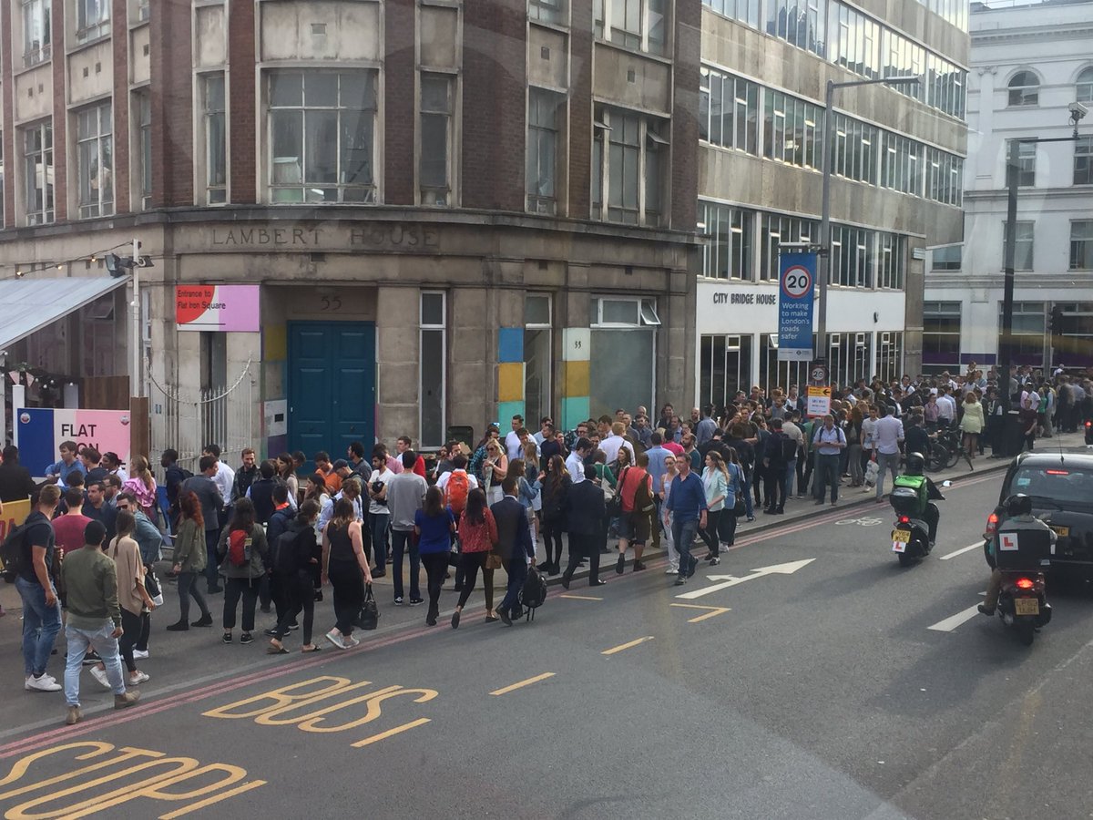 outtothestreets's tweet photo. That’s quite a queue for street food https://t.co/9kYrFFlQWo
