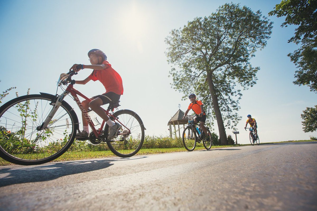 Hit the road for a scenic cycling adventure in #OntSouthwest with these downloadable guides: ow.ly/7ZO230kw7Iw
