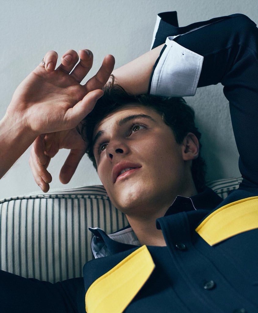 shawn mendes pinky ring