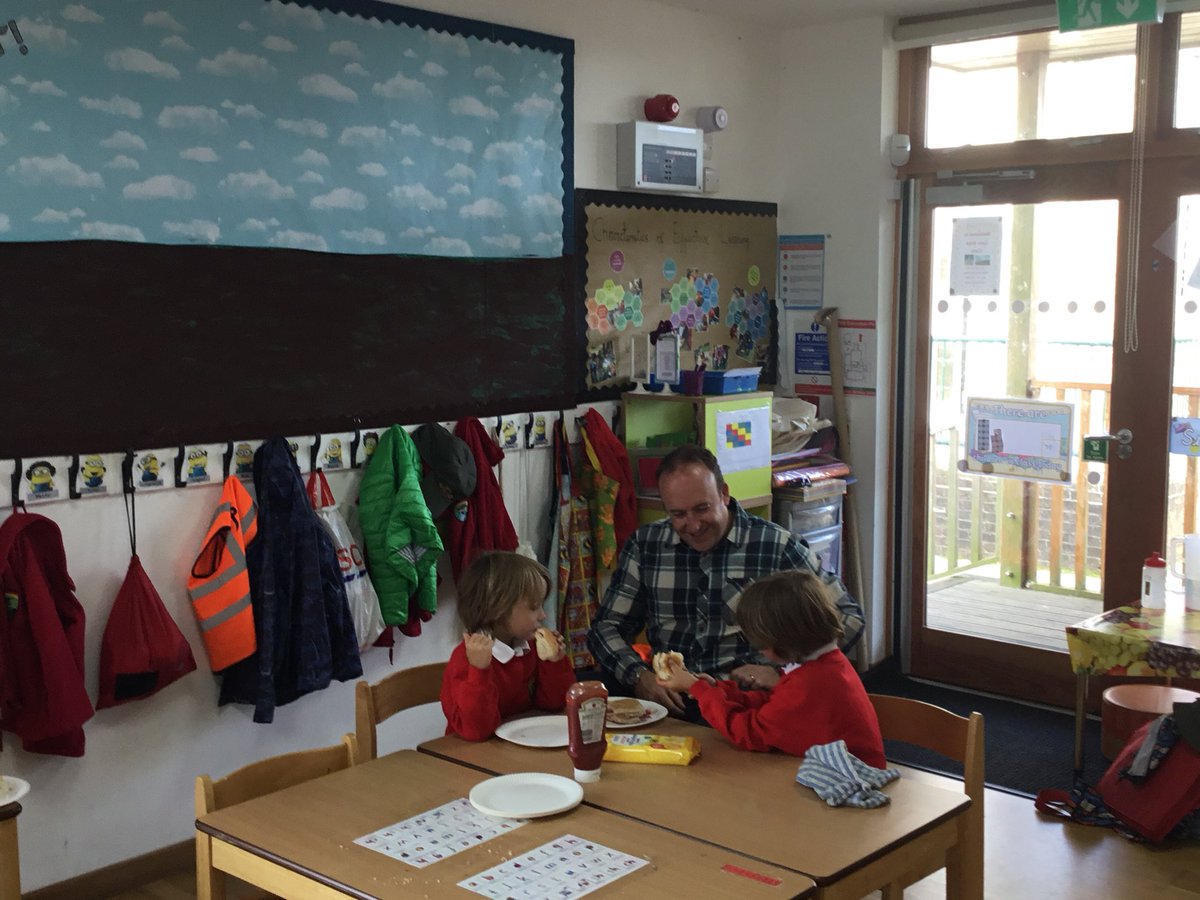 CarnBrea_PP's tweet photo. Fab morning with Father’s Day breakfast celebrations, portrait drawing, bacon butties, and a bit of exploding potion making thrown in #fathersday2018 https://t.co/MUr3e6pX9d