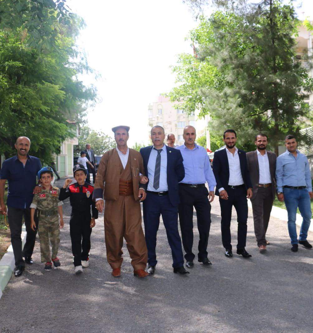 Sn.Valimiz Ali Fuat ATİK öncülüğünde Valilik Konutunda gerçekleştirilen Bayramlaşma Programına Katıldık
Rabbim bu güzel vatan topraklarında huzurlu ve mutlu şekilde nice bayramlar geçirmeyi nasip etsin <a href="/SiirtValiligi/">Siirt Valiliği</a> @alifuatatik <a href="/ali_ilbas/">Ali İlbaş</a> <a href="/ZiyaSozen/">Ziya SÖZEN</a> <a href="/focalapkulu/">Fuat Özgür Çalapkulu</a>