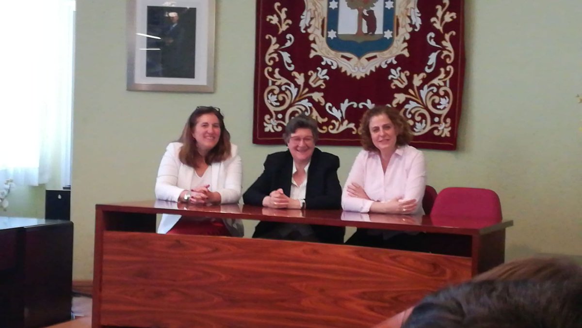 esclavascordoba's tweet photo. A los representantes de los distintos equipos de la #VCopaACI los recibe la concejala del distrito de Camberrí https://t.co/qqGsIF8yAp