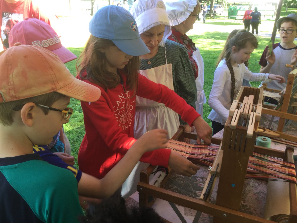 SYD_books_LDSB's tweet photo. Lots of fun and learning at #FirstCapitalDay @SydenhamPS_LDSB @cityofkingston #ygk https://t.co/O27DrTwR3h