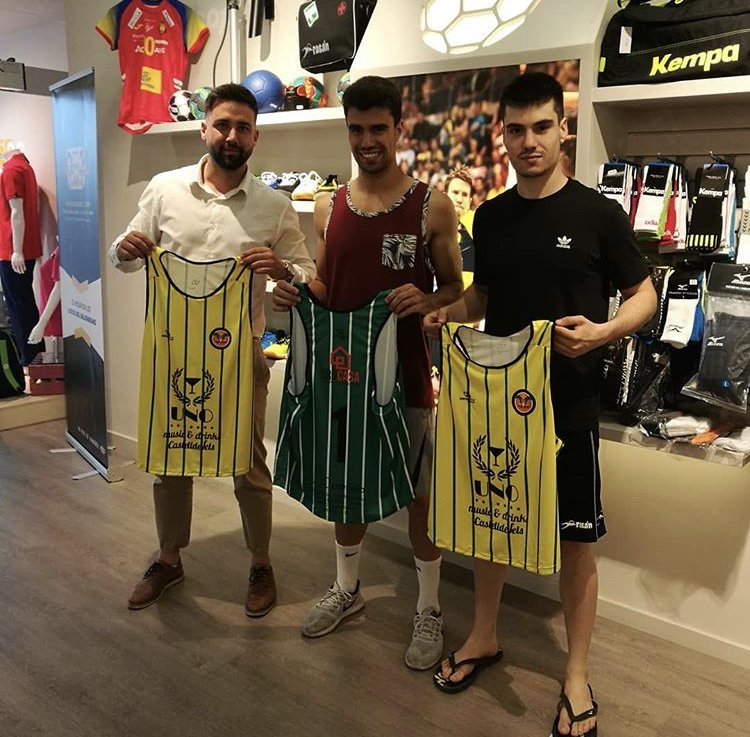 La temporada de playa está al caer... y se nota❗️ 
👦🏻 Didac y Roger Curià, y Alejandro Arévalo
👕 BH Comando Uno Castelldefels
Han venido a <a href="/40per20H/">40per20 Handbol</a> a recoger sus equipaciones <a href="/infinitysport15/">InfinitySportsCoaching</a>🔝 Mucha suerte este verano‼️