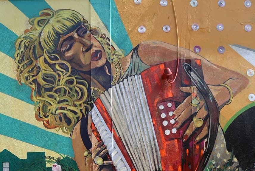 Fuegoalalata's tweet photo. Excelente gesto de alcalde @AbelMartinezD de homenajear a Fefita la Grande con este mural en Santiago. La gestión de Abel es histórica en @AlcaldiadeStgo. https://t.co/B0S2q9fdpz