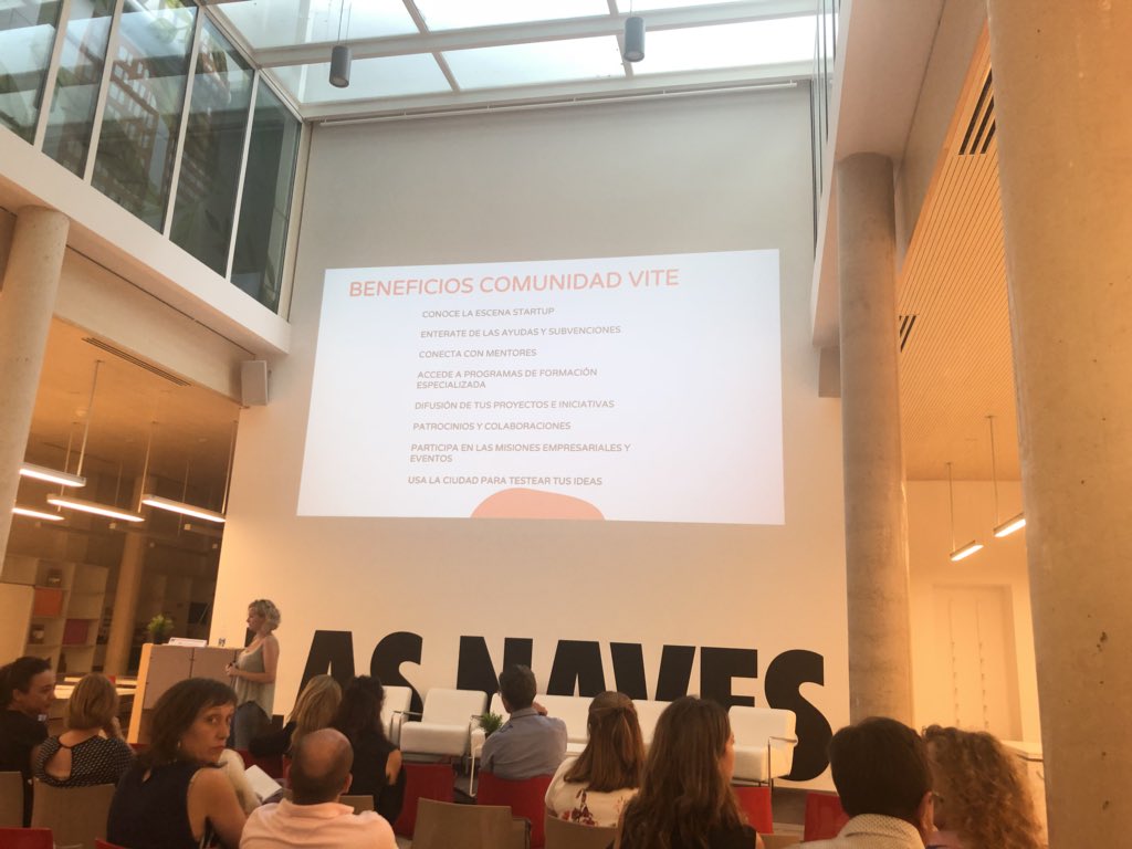 vlciconnect's tweet photo. 💻 @PatriciaPastorG “¿Qué tenemos en Vit? Una comunidad muy muy conectada, compartimos conocimiento, tenemos una gran multitud de eventos junto a todo el ecosistema, organizamos misiones internaciones para las startups y ofrecemos formación gratuita como el #FactoryStartup” https://t.co/yiXcsTSqSa