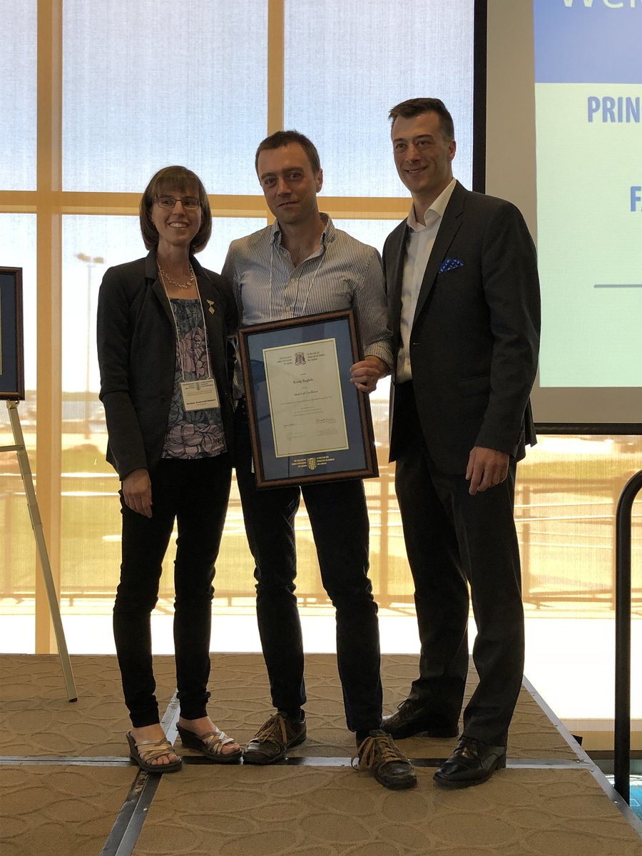 peicfpc's tweet photo. CFPC Awards of Excellence presented to outstanding family physicians Dr. Keith Baglole and Dr. Katherine Bell at #PEIFMC2018 by @nadinesamson1 and @CharbonneauMD https://t.co/otVXiw3jDm