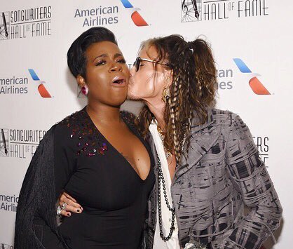 TasiasWord's tweet photo. I bet you didn’t know that @Aerosmith is my favorite rock group. #SHOF2018 https://t.co/jRTSJj2MnC