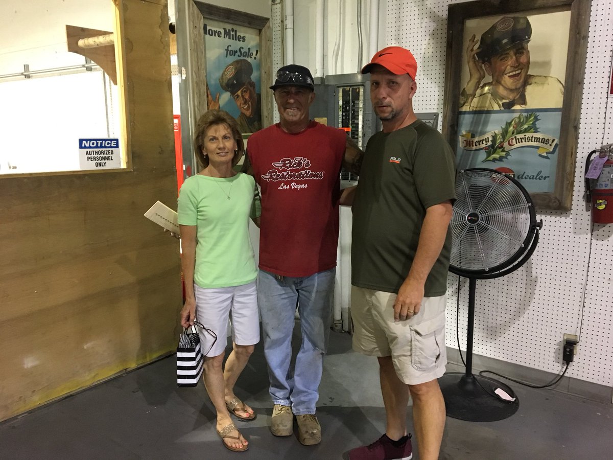 4KenTodd's tweet photo. We were able to meet @_RickDale_ and @_KellyDale_ yesterday #ricksrestoration @BrettlyOtterman @TylerDaleRR thanks for being so nice! https://t.co/M9bUe6FfGL