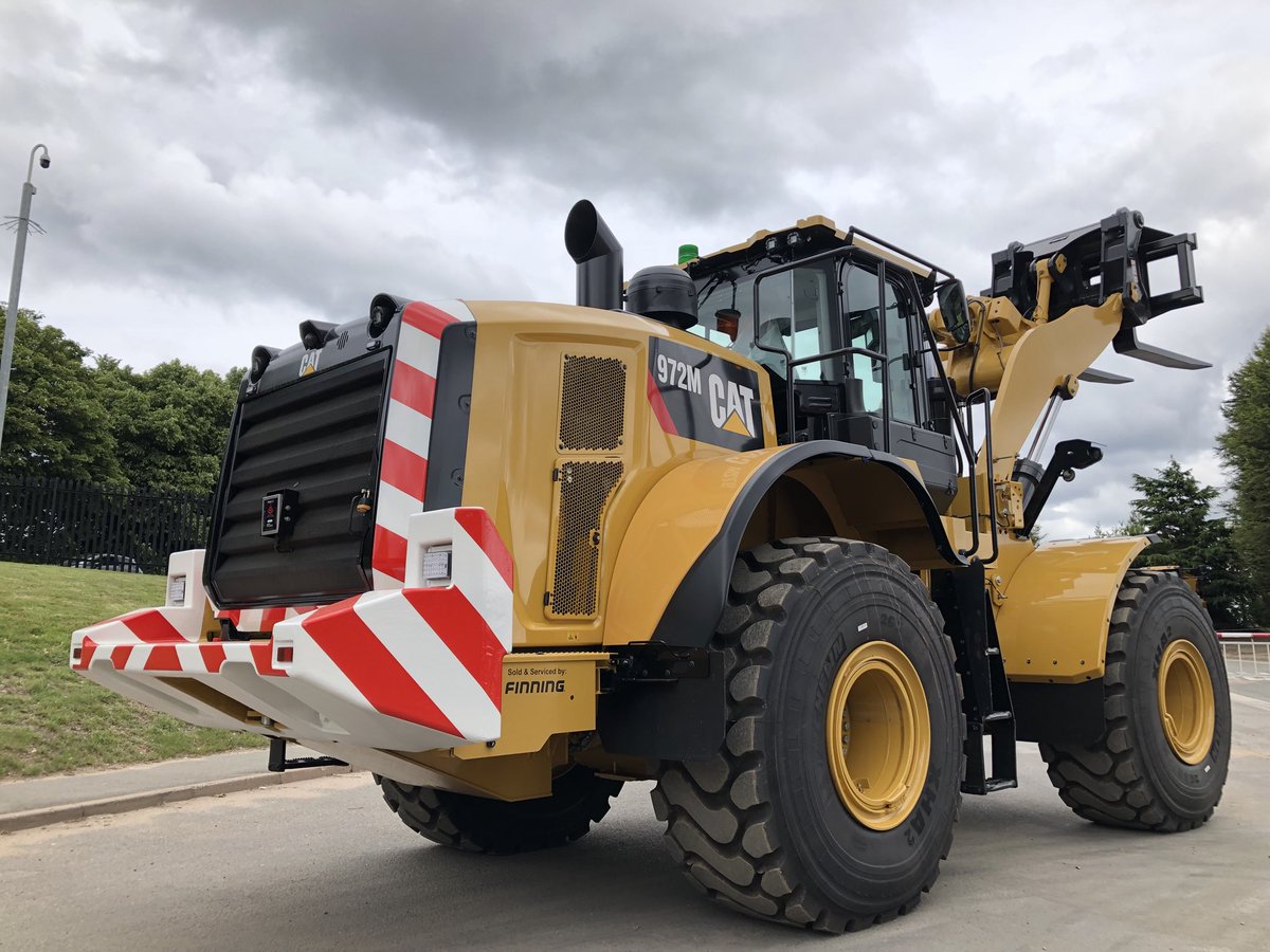 DarrenBodio's tweet photo. Last machine out for the week @KJ_Services 972M going straight to site. 2018 investment continues @FinningNews https://t.co/Kj754wUHNN