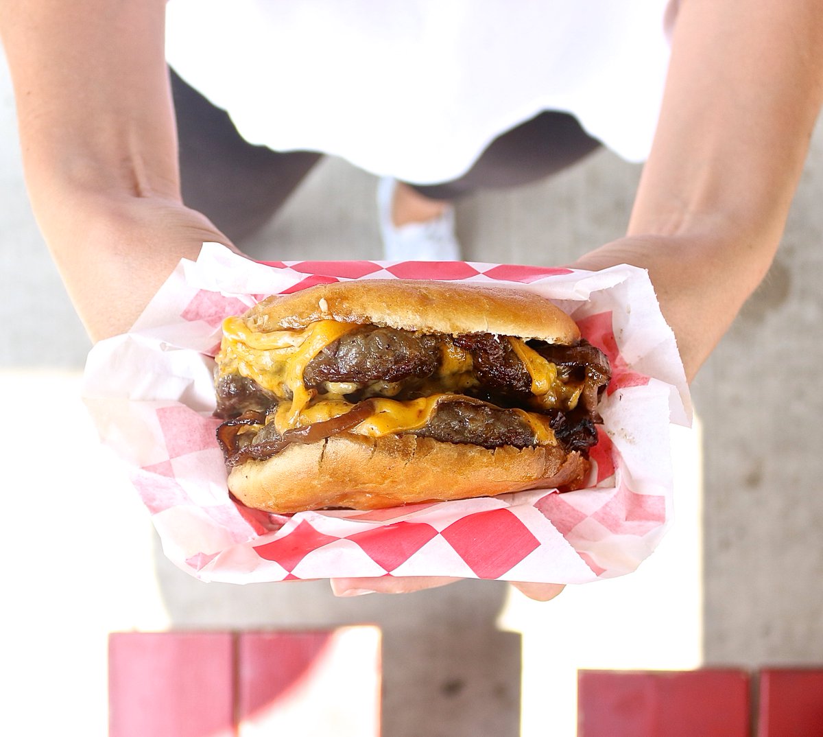 BarSiena's tweet image. BURG'S THE WORD—It's the final day of @tasterandolph! Stop by &amp;amp; treat Dad to a BOMBOBURGER! 🍔 #TasteRandolph #FathersDay #SundayFunday #HappyFathersDay #WestLoop