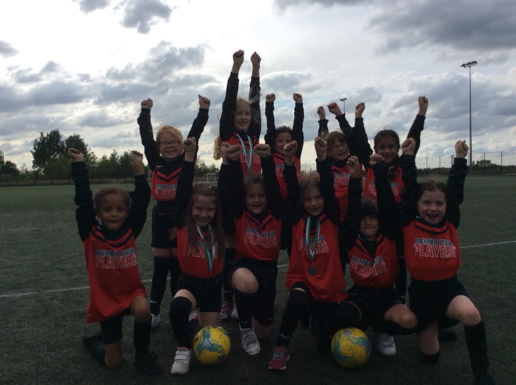 _misslynch's tweet photo. Amazing effort from the KS1 girls @CloughSport 👏🏻 #teamwork #respect @active_tameside https://t.co/RqJ4Khqwd8