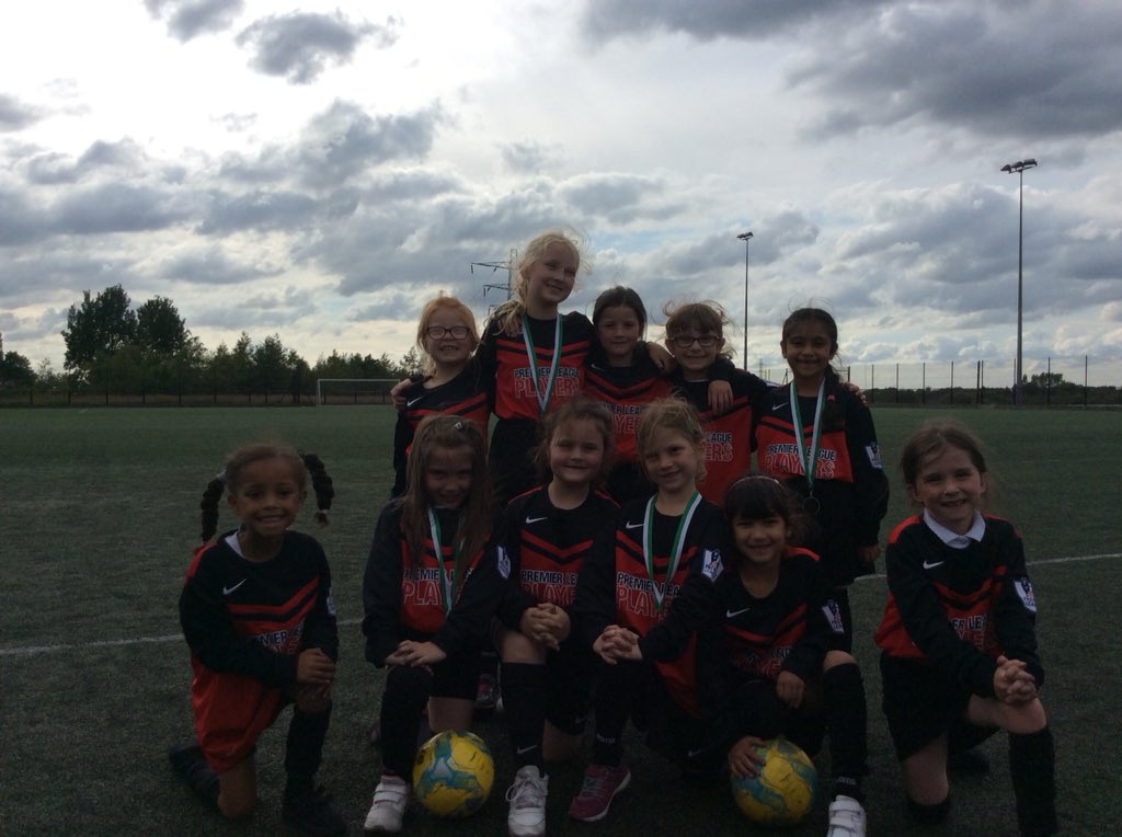 _misslynch's tweet photo. Amazing effort from the KS1 girls @CloughSport 👏🏻 #teamwork #respect @active_tameside https://t.co/RqJ4Khqwd8