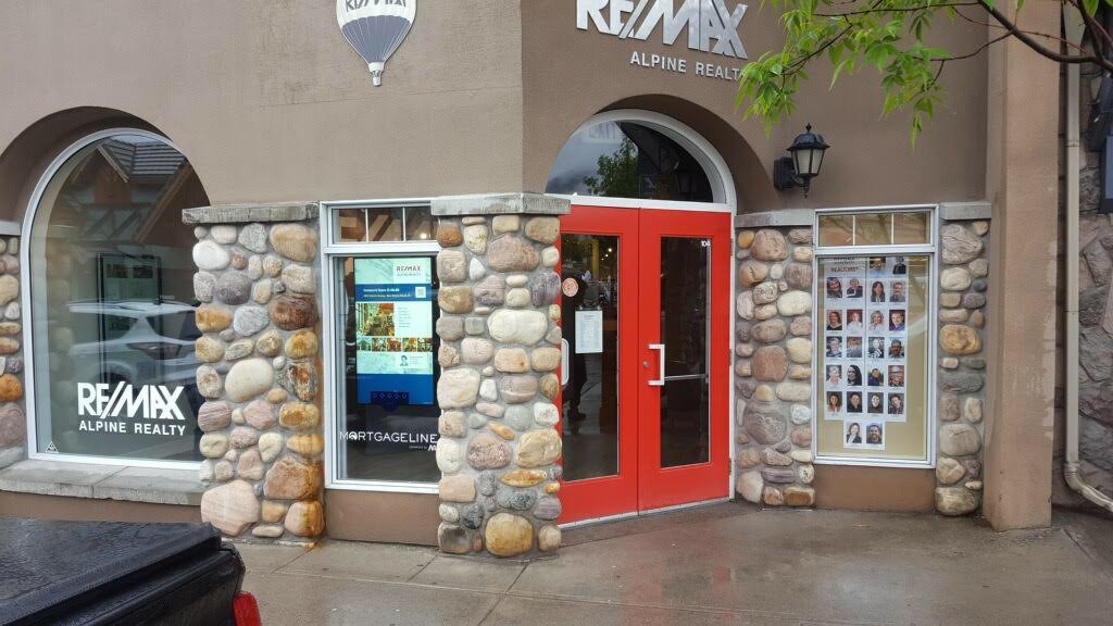 imageSurge is in idyllic Canmore Alberta, nestled in the Canadian Rocky Mountains! 

Congratulations @remaxAlpine Realty on transforming your busy Main St #RealEstate office with an #interactive display! 

@REMAXca
