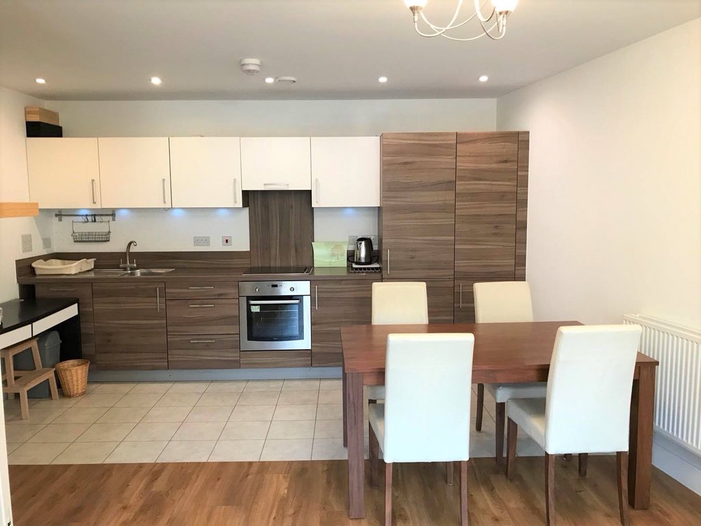 IDPAM15's tweet photo. Two bedroom apartment available to rent for £1700, within three minutes walk to Bromley By Bow Station.

#倫敦租房 https://t.co/vwoueMscXm