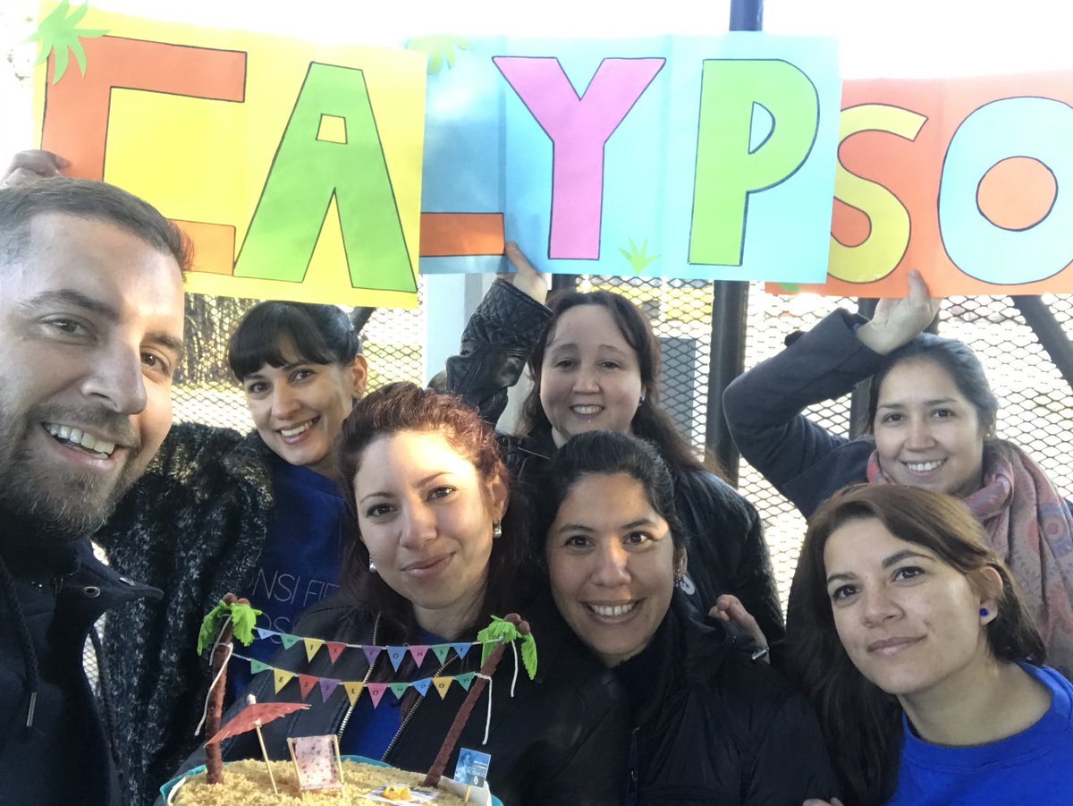 Yojuanjunco's tweet photo. Mirá @LuisFonsi tus @FFieles_Rosario lo que nos trajeron de regalo a @analiabocassi y a mi. Y todo por el lanzamiento de #Calypso ... son grosas!!! Gracias!!! https://t.co/mdLLj7FTNK