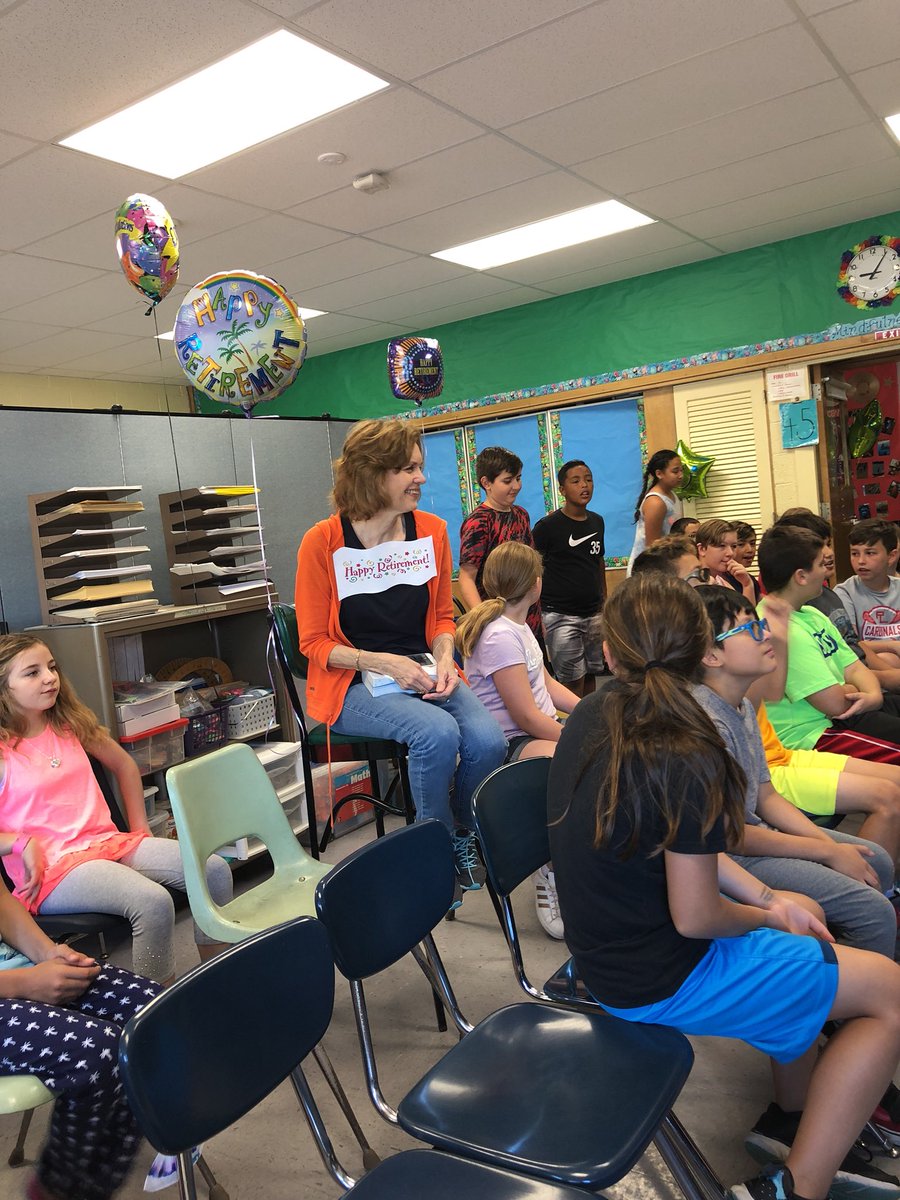 MsJofLINCOLN's tweet photo. Honoring our wonderful teacher Mrs. Marchioni, as she gets ready to retire to Florida ! https://t.co/IJSKDWEPEJ