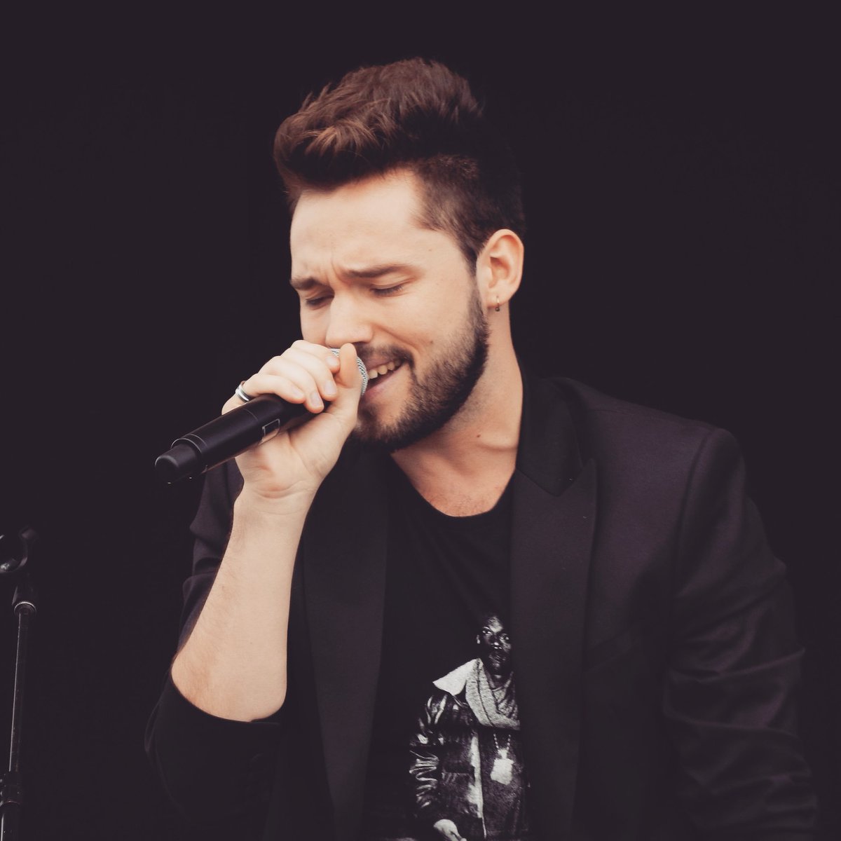 Vous pouvez me retrouver ce soir en direct de la page Facebook de #RadioVFM @laradiodupays pour le plateau des #TropheesDesSportifs 🤘🏼À toute !