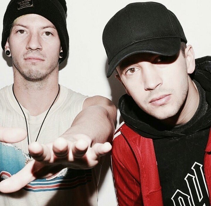 ts_bandit0's tweet photo. thanks to them, my life has changed
#TeenChoice  #ChoiceRockArtist @twentyonepilots https://t.co/Ib7IgSUZBV