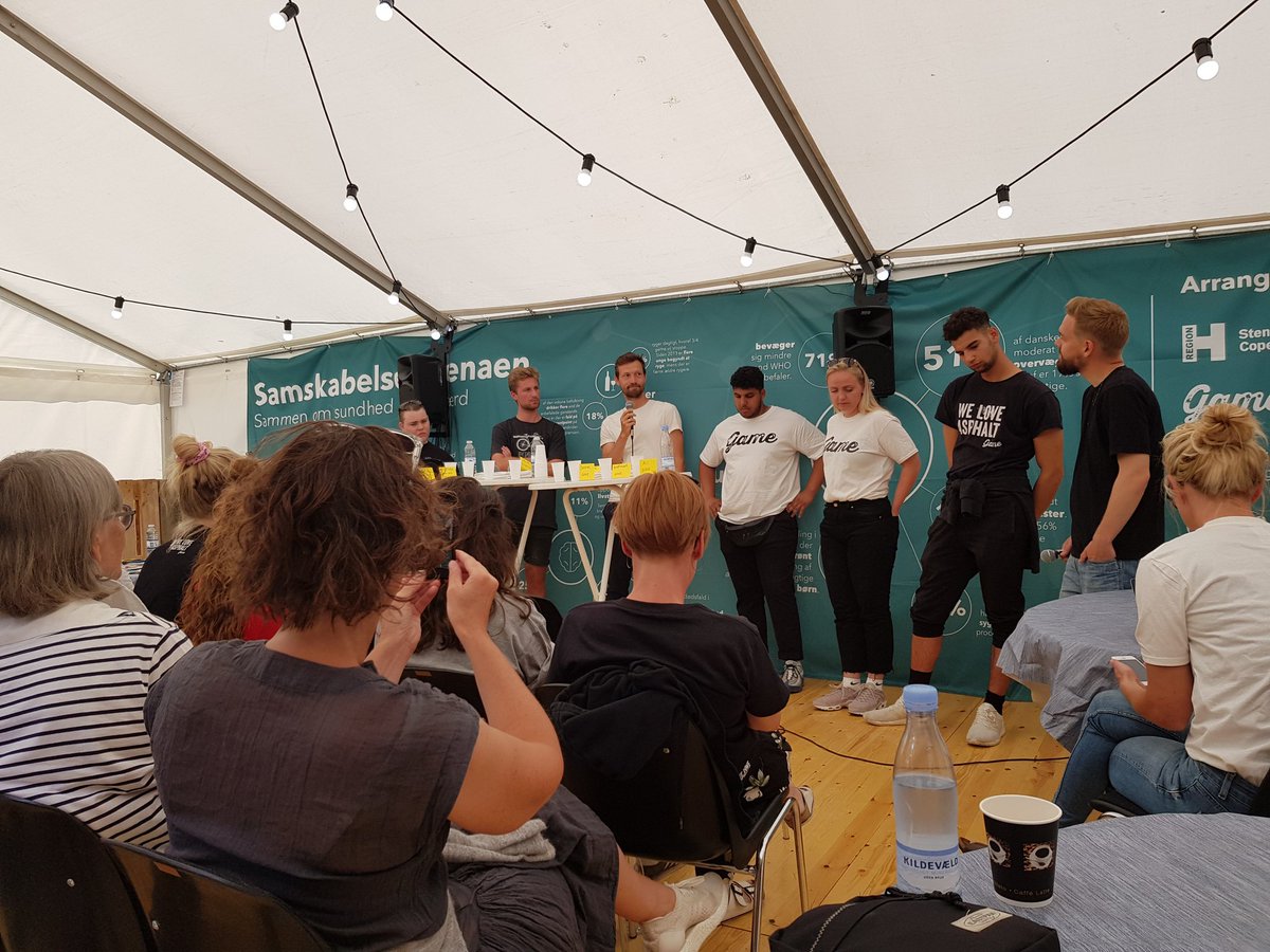 bloch_paul's tweet photo. Asser J Nielsen @Stenodiabetes fortæller om vigtigheden af at involvere unge beboere i udviklingen af socialt udsatte boligområder #fmdk18 https://t.co/bgB914Xeoj