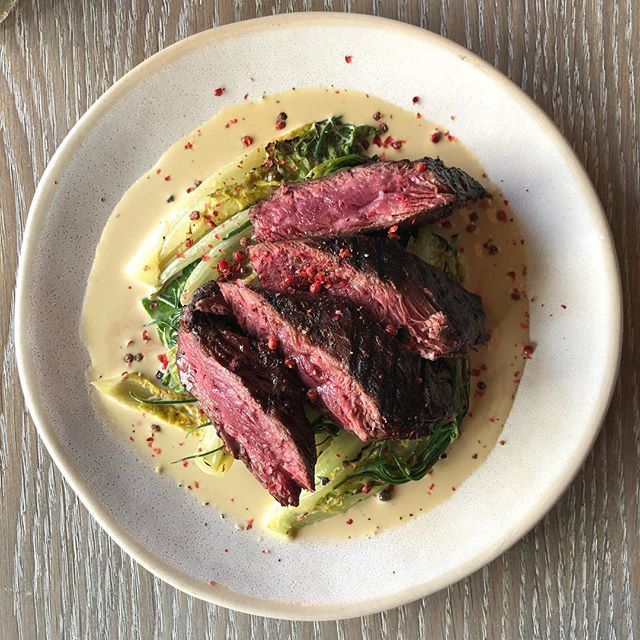 TomCenci's tweet photo. Hanger steak, salt marsh greens, charred baby gem and peppercorn sauce 🥩 https://t.co/E1tqanp6BN