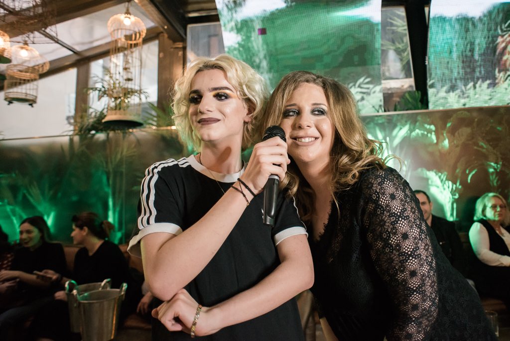 AnotherMakeup's tweet photo. Throwback στο υπέροχο meet up που κάναμε! Ευχαριστώ για την αγάπη σας και τους συναδέλφους και φίλους μου για την υποστήριξη! 

#athens #αθηνα #meetup #anothermakeupworld #makeupfriends https://t.co/NnbQhCGUUY