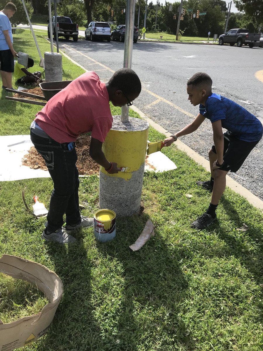 STEM_at_LMS's tweet photo. Lindale’s NRG Solar Changemakers complete the light install! Amazing work Gentlemen! #AACPSAwesome https://t.co/tDKc1Fag7d