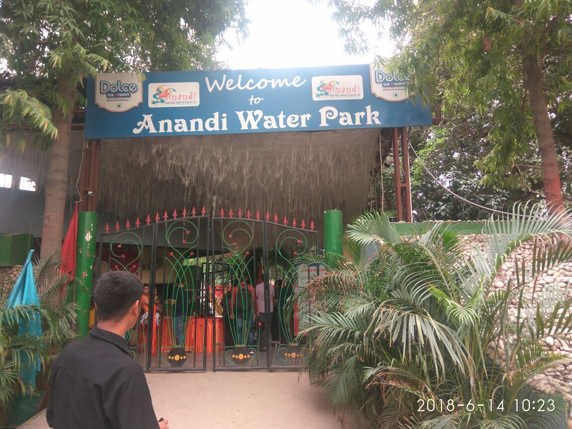 SarthakNGO's tweet photo. Many dream come true when these main-gates welcomed our kids wholeheartedly. It was indeed a fun-filled day. 💛😁

#FirstVisitToWaterPark #Dreams #LivingTheDreams #Happiness #AmazingDay #Childhood #TinyDreams #BigAspirations #SarthakKids #SarthakNGO #Education #Children #Luconow https://t.co/4SQ9iJengE