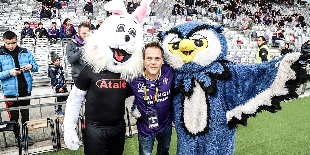 ToulouseFC's tweet photo. Suite au premier #SpringbreakTFC, le club et la @FondationTFC ont remis un chèque de 1.000€ à l'association @anymalworld de @nqtv 🙂
→ https://t.co/fSSmmsnKoD https://t.co/snc8FDTr77