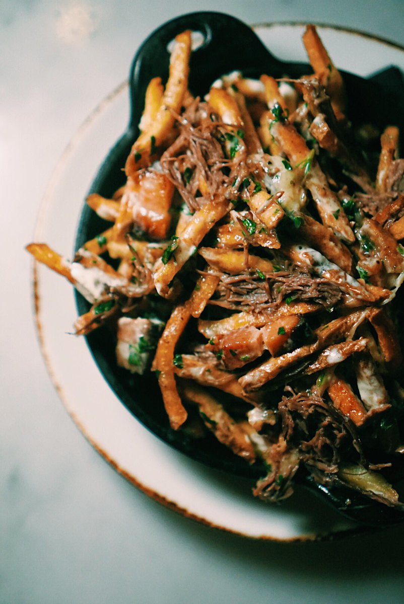 You say “short-rib” I say “poutine”. 🙌🏼 #fryday #eeeeeats