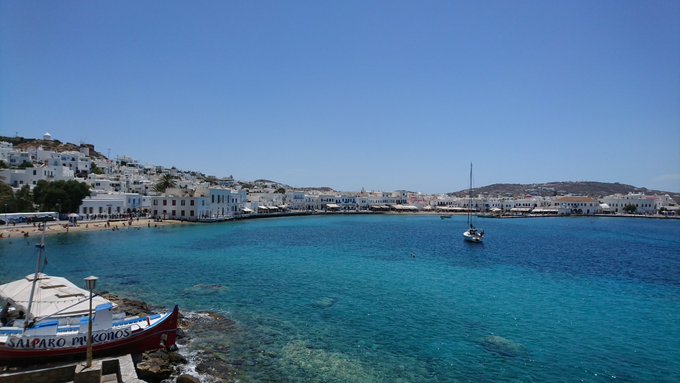 ミコノス島なう
白い街並みがまぶしいぜ 