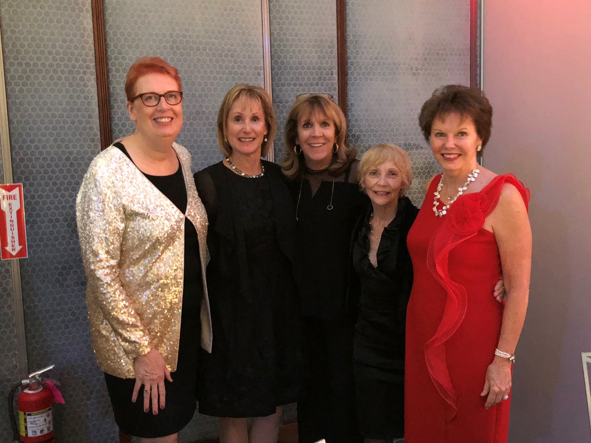 AACNursing's tweet photo. This week, our CEO @DeborahTrautman and Board Chair Ann Cary helped celebrate the @GoldFdtn’s 30th Anniversary #GoldenThreadGala! They were in great company with deans from @AACNursing member schools @NYUNursing, @SimmonsNursing, @TCNJ, and @UMKansasCity. https://t.co/uxd6fOnFeb