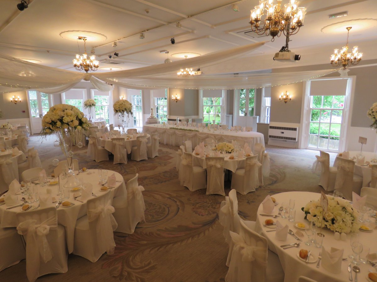 StathamLodge's tweet photo. Delighted to be hosting the wedding at Statham Lodge Hotel of Victoria &amp; Gareth on this gorgeous summer day. Many congratulations to you both. 
Beautiful wedding cake by Upper Tier Liverpool. Looking after today's proceedings is our very own toastmaster Chris @Tyingtheknotorg https://t.co/rygqVZpw68