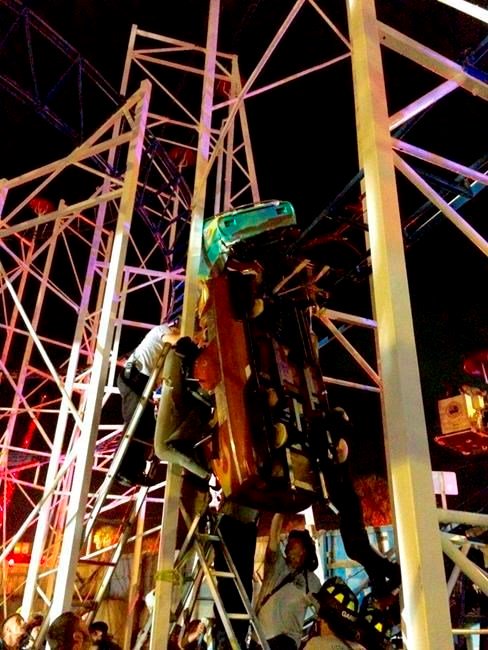 Riders plunge 34 feet, 6 injured in roller coaster derail: bit.ly/2JE49JQ https://t.co/haEw3Vn1ns