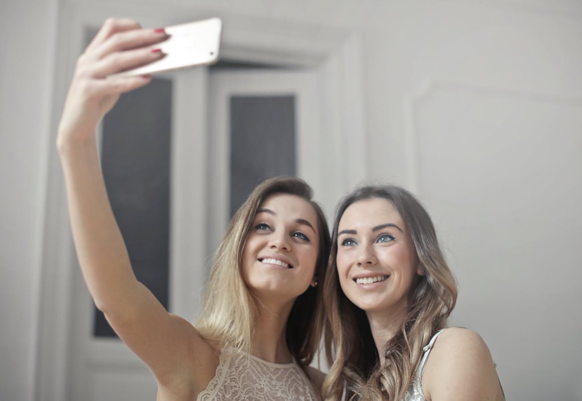 Do you still keep in touch with the person who introduced you to a career in Direct Selling? 
Tag them in the comments or post a selfie with your mentor!