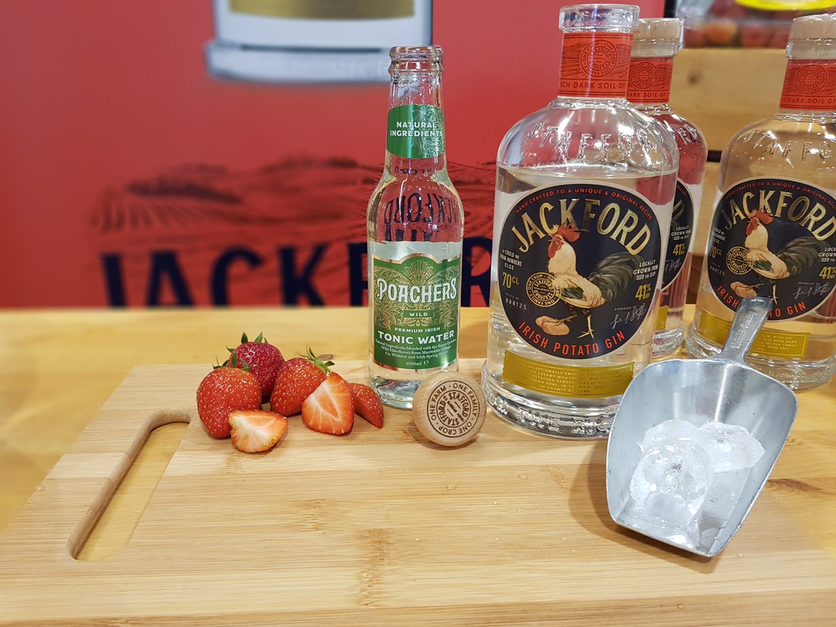 StaffordSpirits's tweet photo. Delighted to be in @PettittsSuperV Gorey today and tomorrow tasting Wexford' s premium #potatogin made from #wexfordpotatoes from @SlaneyFarms with the delicious elderflower tonic from @PoachersWell @Love_Gorey #gin #ginOClock #itcouldbefromnowhereelse https://t.co/qVV6TT5OVK
