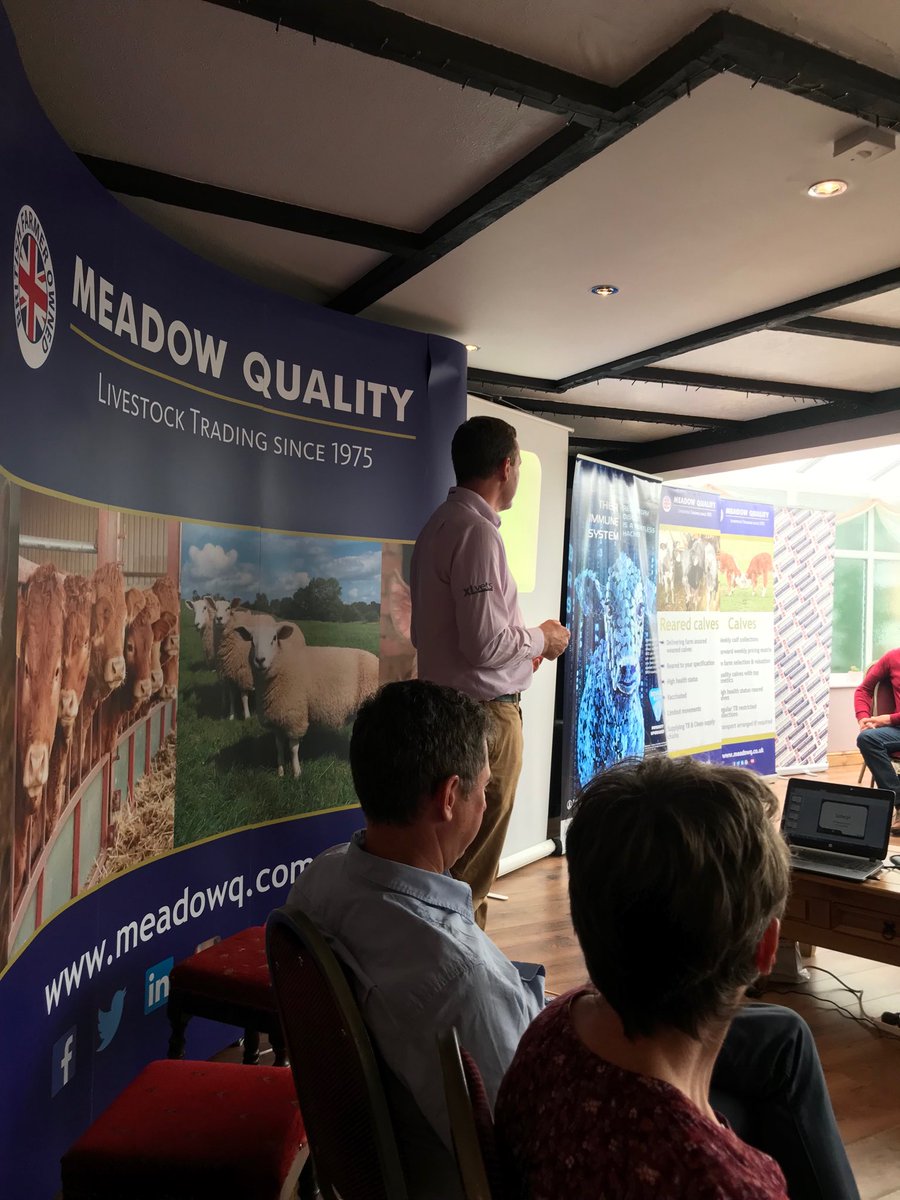 SimonFryar's tweet image. Bill busy Discussing antibiotic reduction #lovecalves #bestpractise ⁦@meadowquality⁩