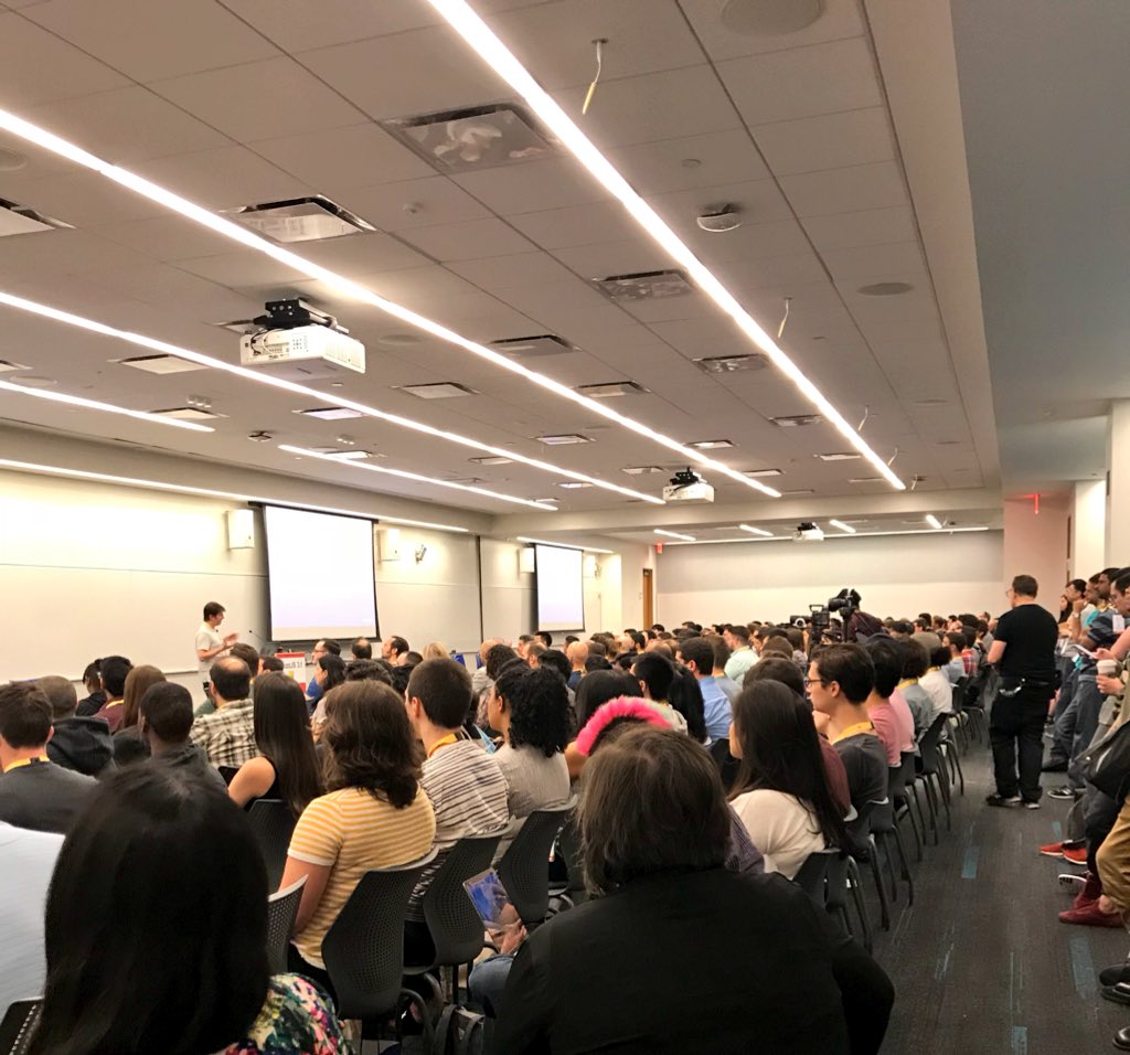 Full house <a href="/MicrosoftNY/">Microsoft New York</a> for <a href="/BuzzJS/">BuzzJS</a> 🐝 Welcome #JavaScript devs! Always happy to have you! <a href="/simona_cotin/">Simona Cotin</a> onstage talking 
#serverless &amp; #NodeJS at 1:55!