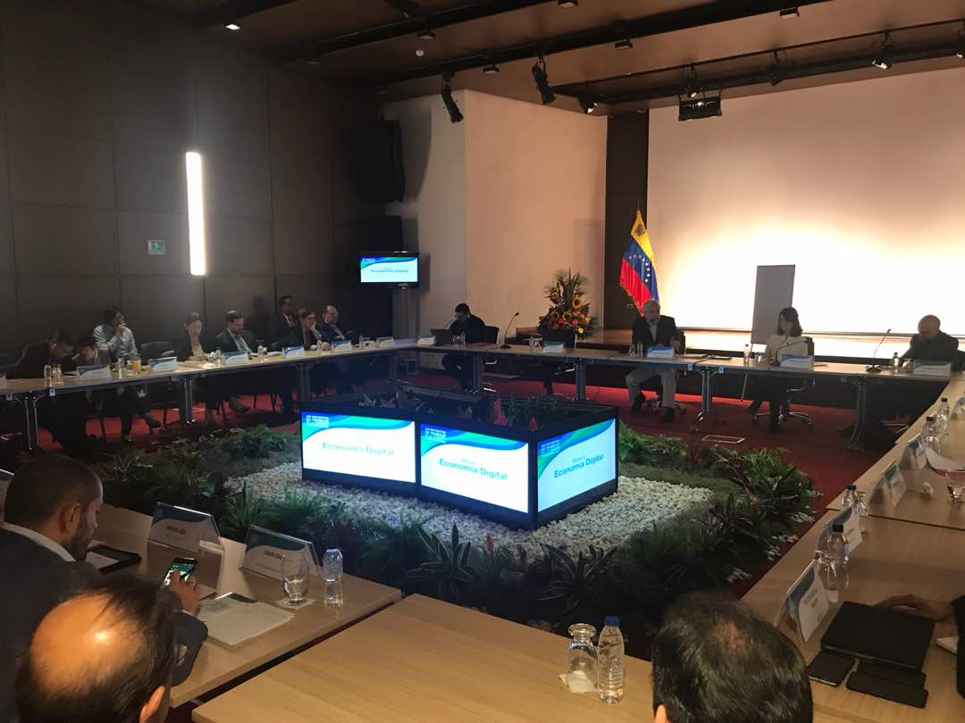#15Jun | Nos encontramos en la segunda mesa de trabajo de la Comisión Presidencial de Asesoría Económica, donde hablamos sobre la economía digital para el impulso del aparato productivo nacional. #UnNuevoComienzo <a href="/NicolasMaduro/">Nicolás Maduro</a> <a href="/VTVcanal8/">VTV CANAL 8</a>